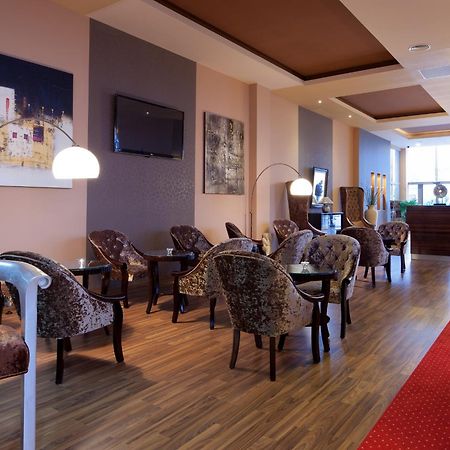 Sky Hotel Oradea Eksteriør billede