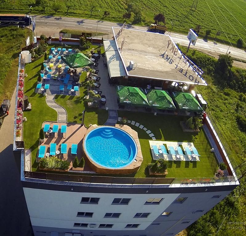 Sky Hotel Oradea Eksteriør billede