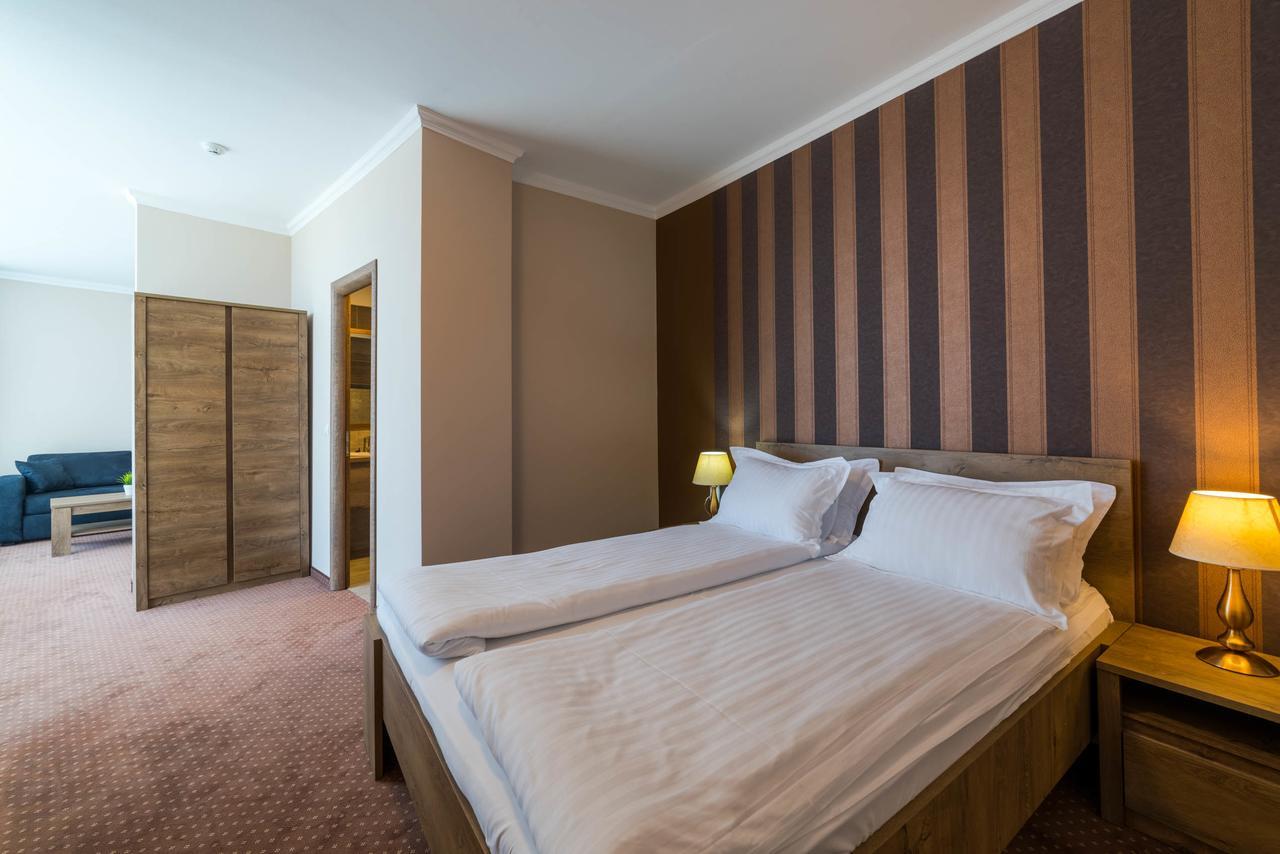 Sky Hotel Oradea Eksteriør billede