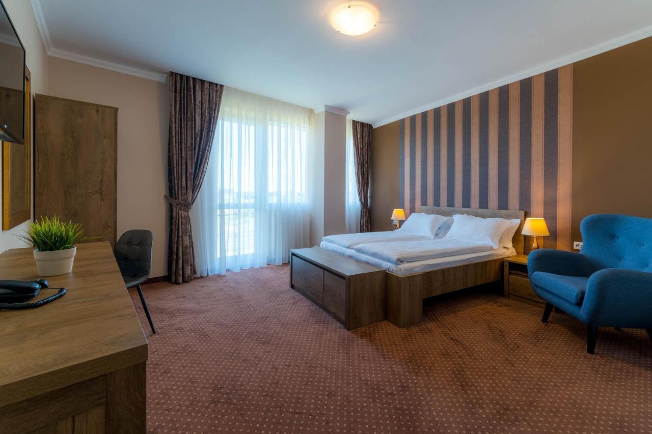 Sky Hotel Oradea Eksteriør billede